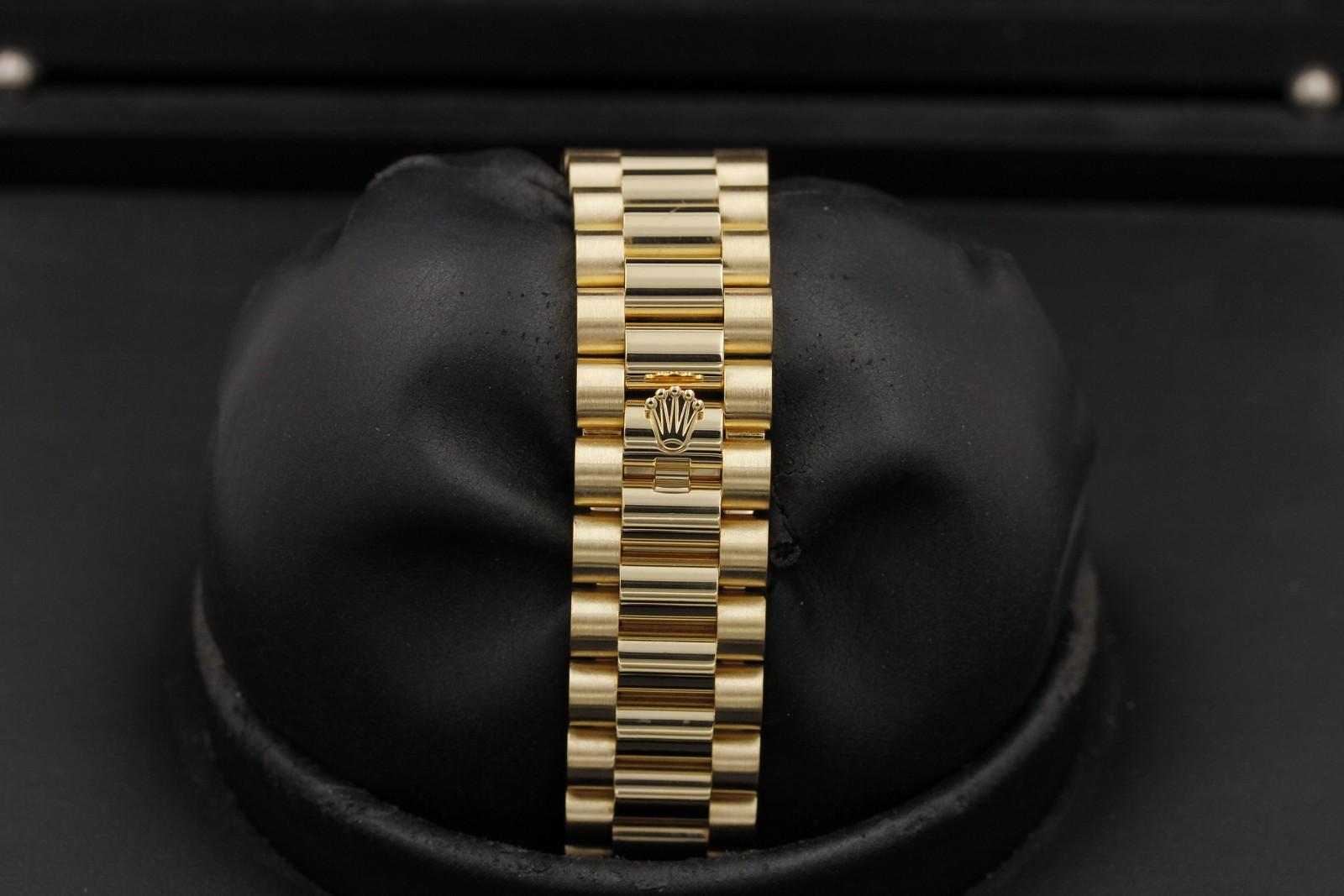 Watch Image 7
