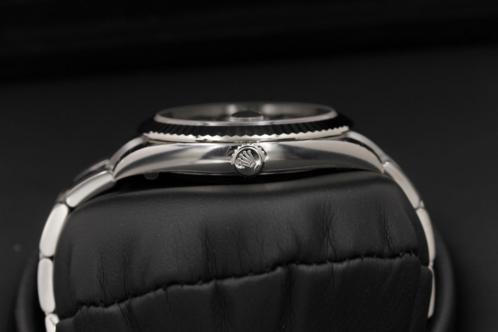 Watch Image 3