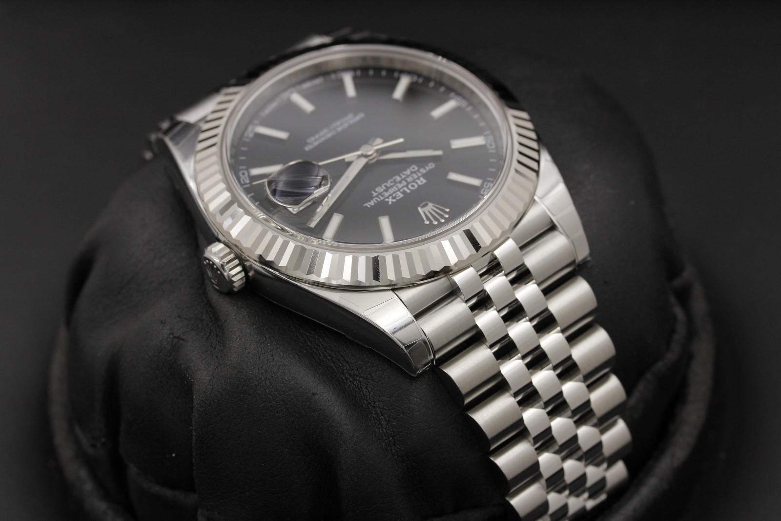 Watch Image 4