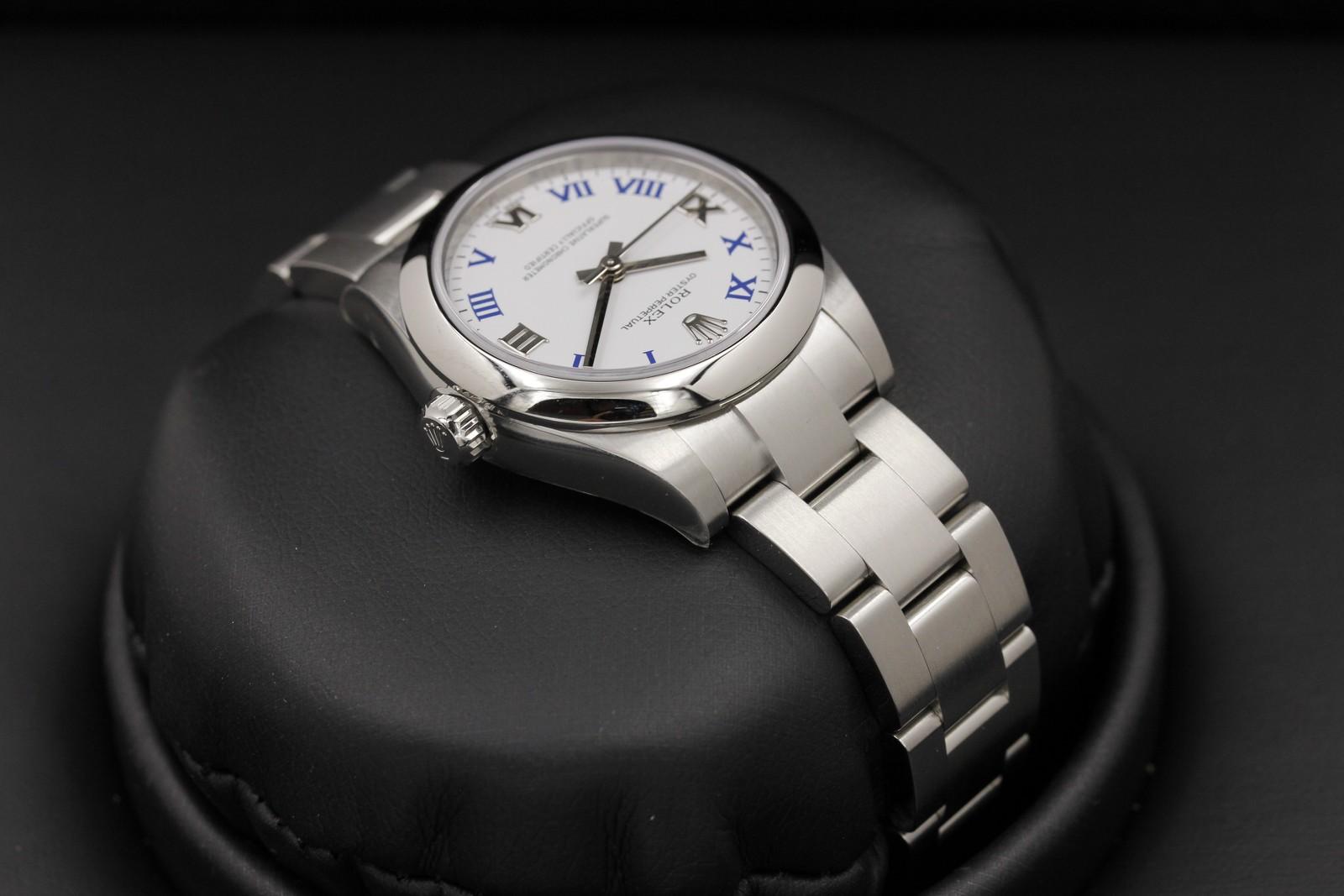 Watch Image 4