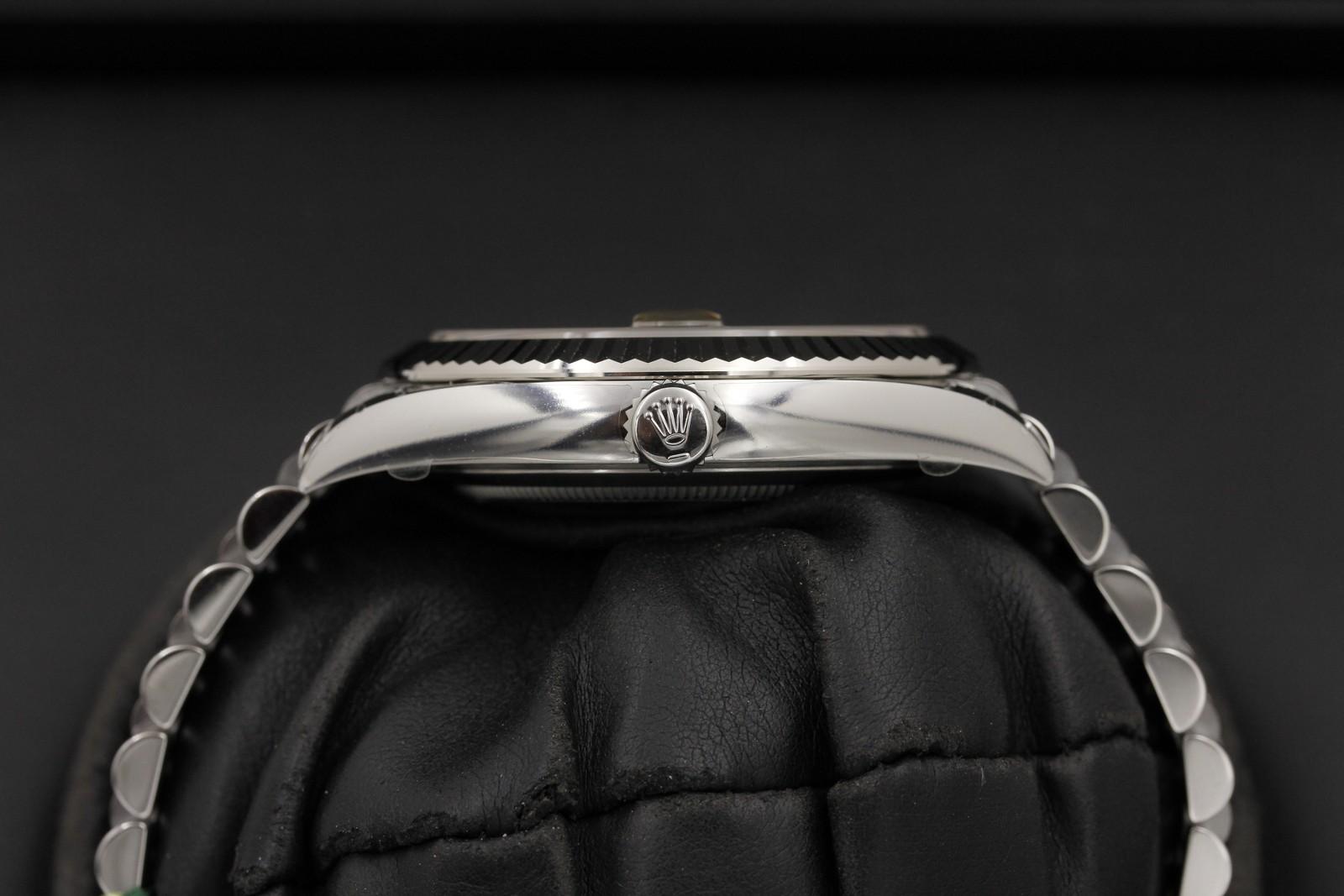 Watch Image 3