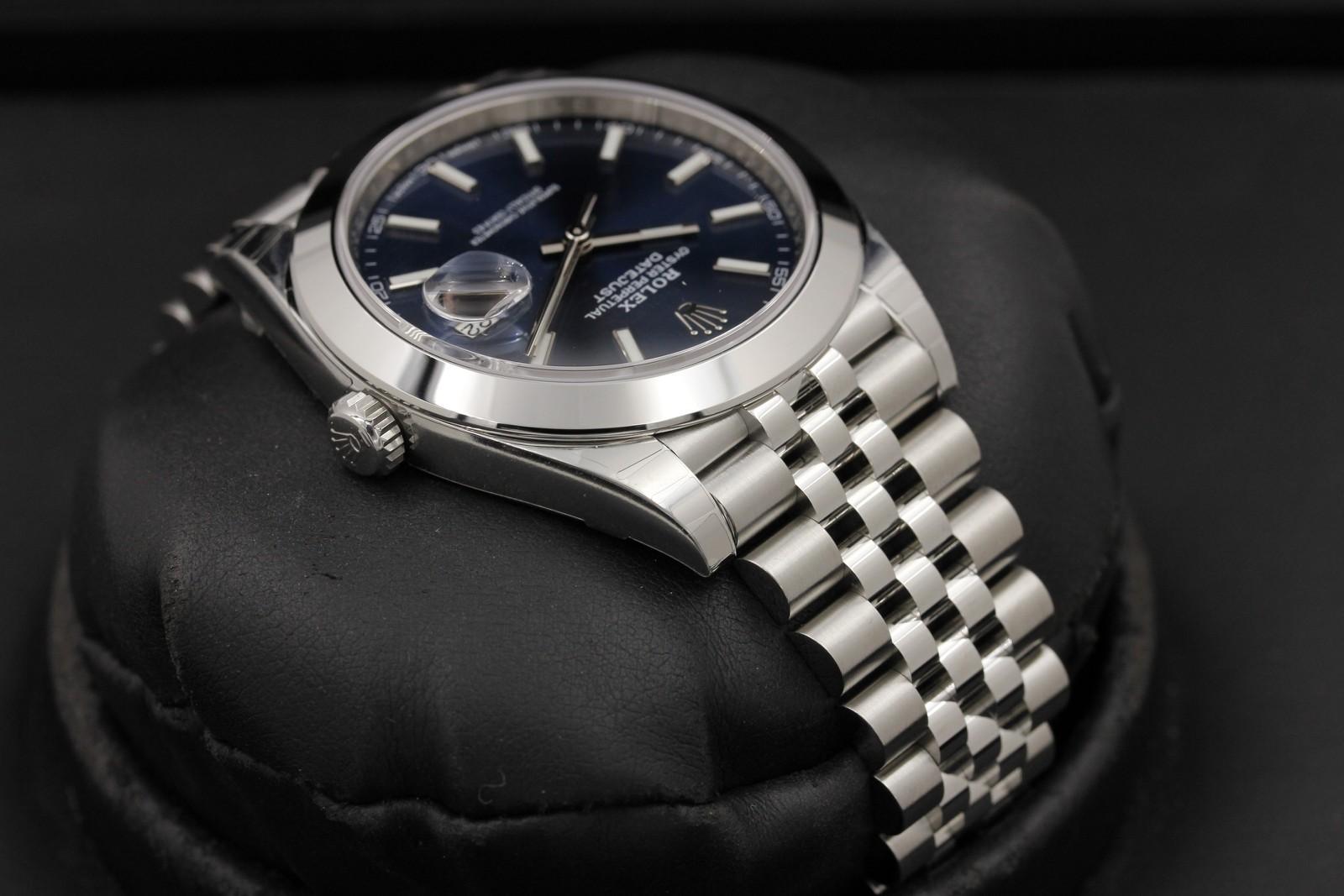Watch Image 4