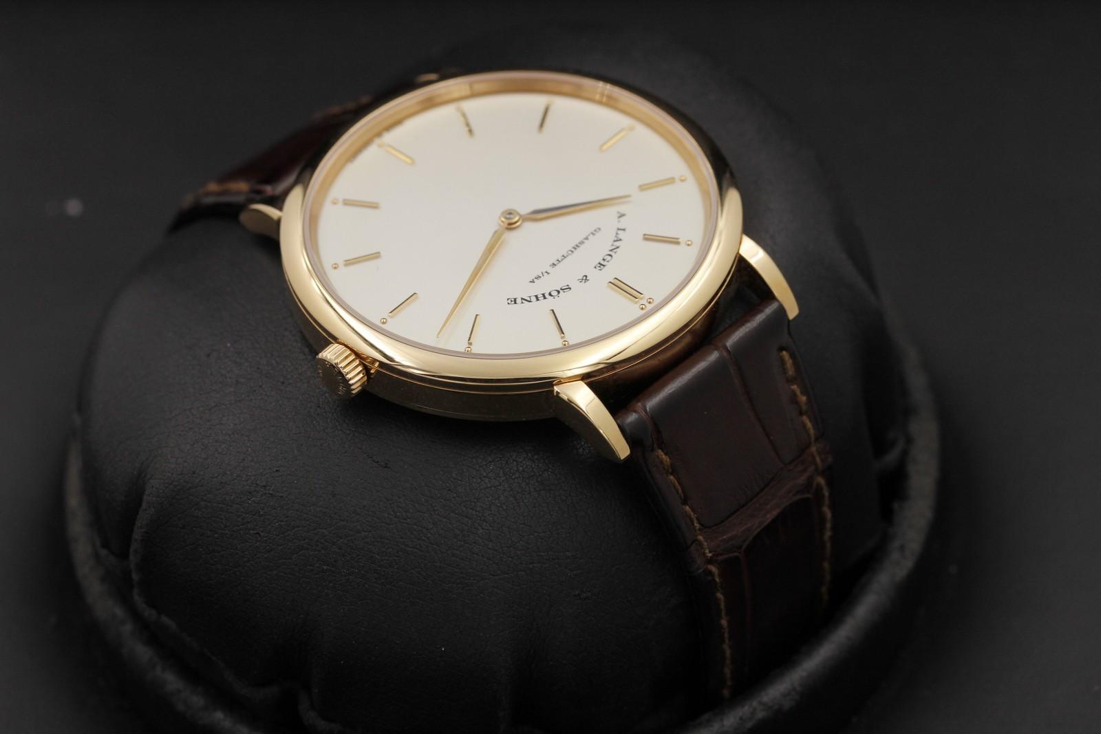 Watch Image 4