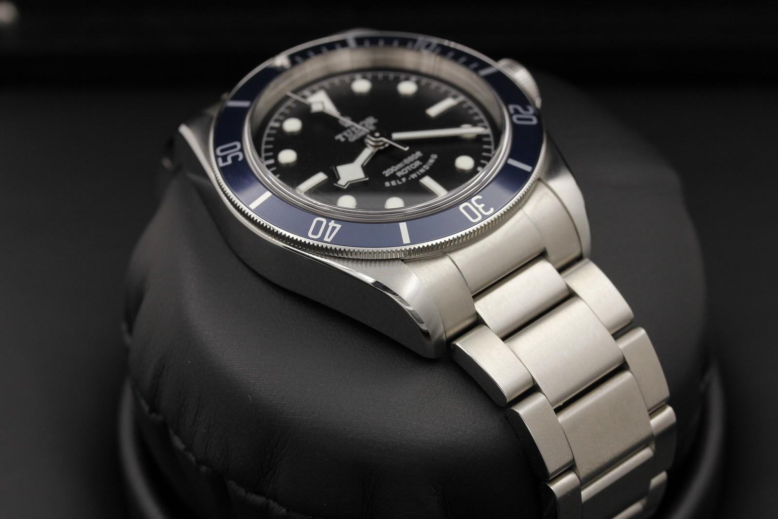 Watch Image 6