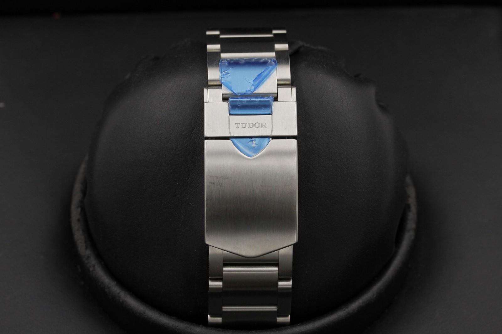Watch Image 7