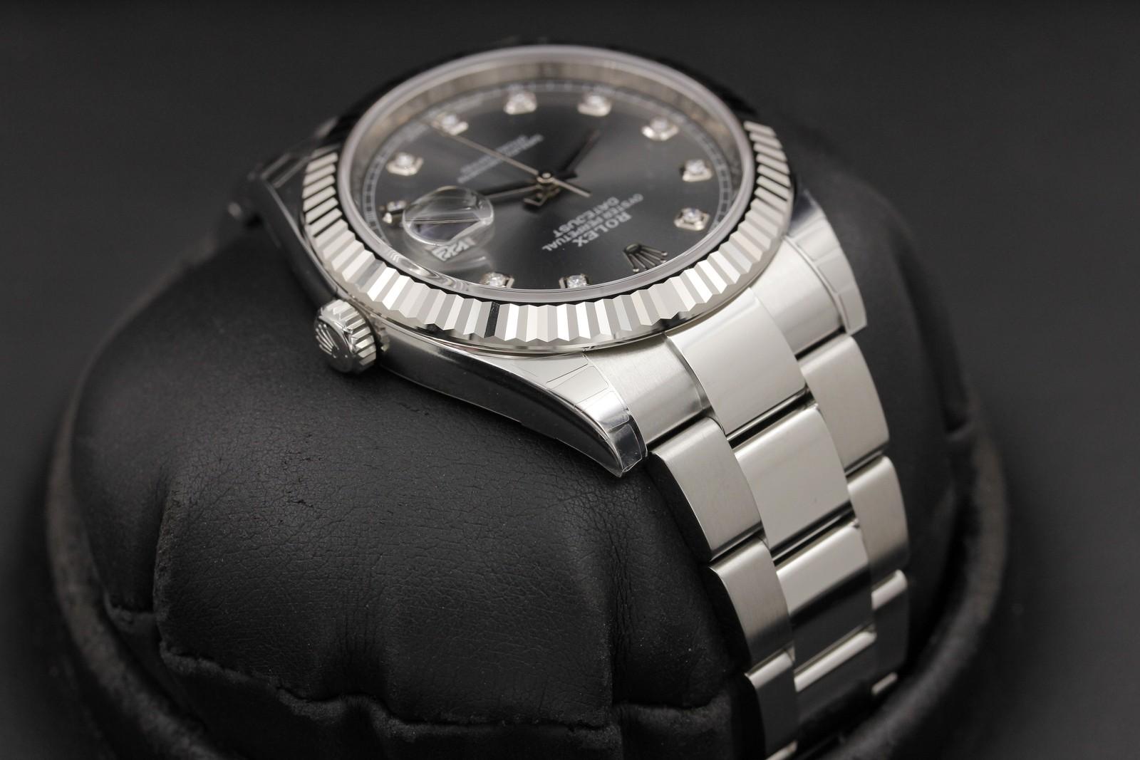 Watch Image 4