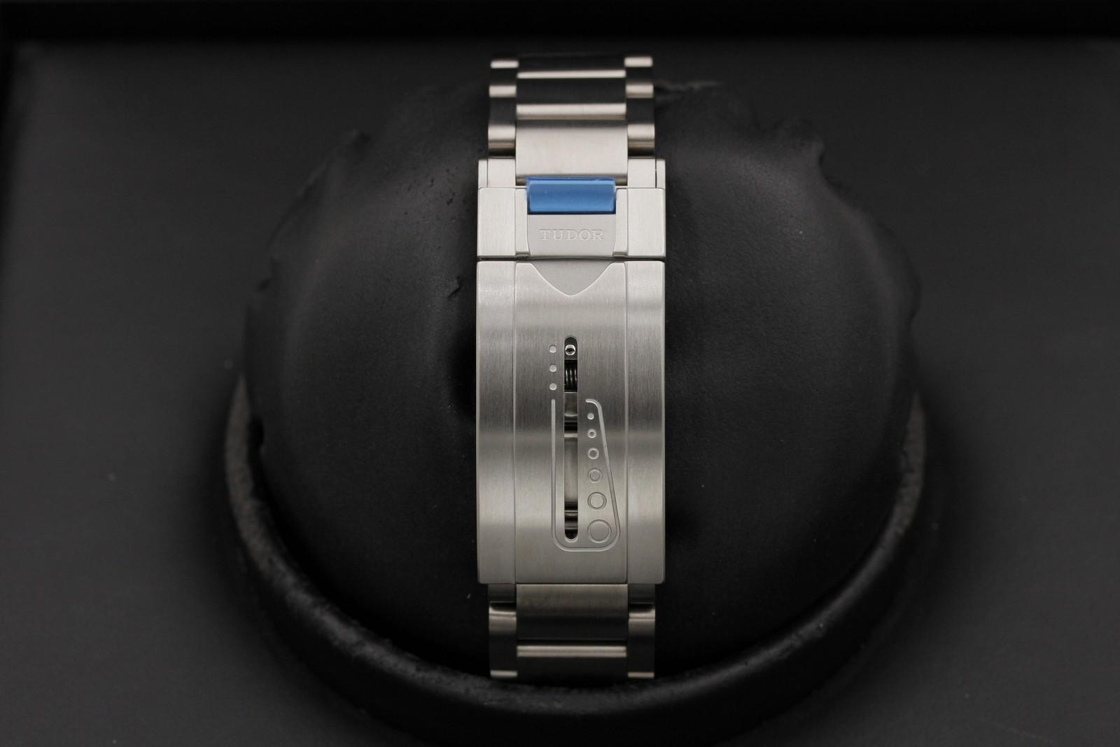 Watch Image 7